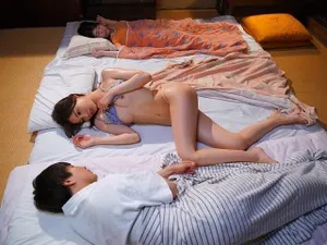 Má dẫn con gái đi mát-xa trị liệu bị anh kỷ thuật viên móc trúng điểm g