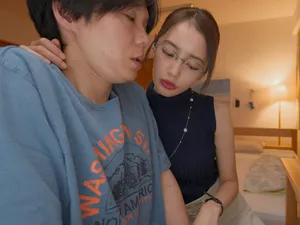 Dâm đãng tột độ, ghệ bắn nước đái tung toé