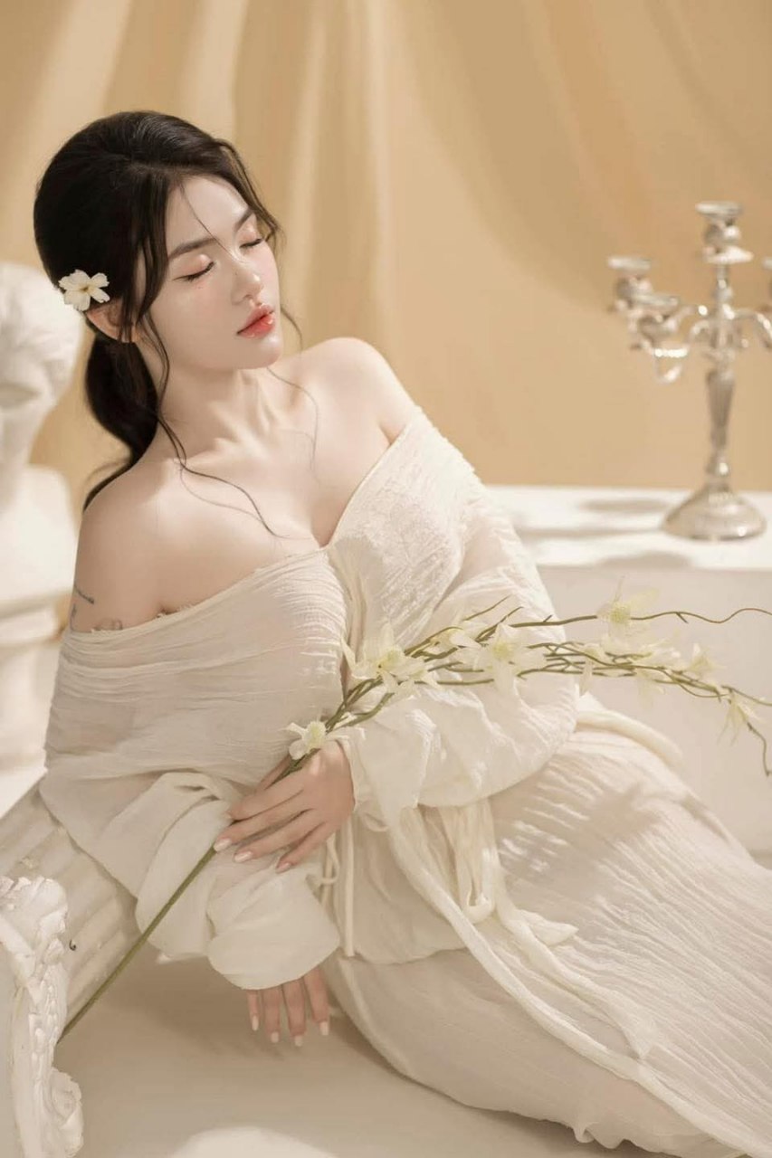 Cùng đứa bạn thân địt chung một con cặc bự