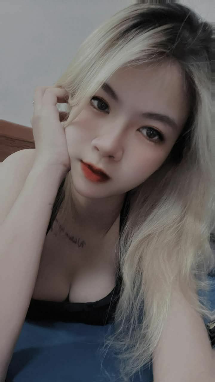 Bố chồng chăm sóc vợ của con trai khi con trai vắng nhà